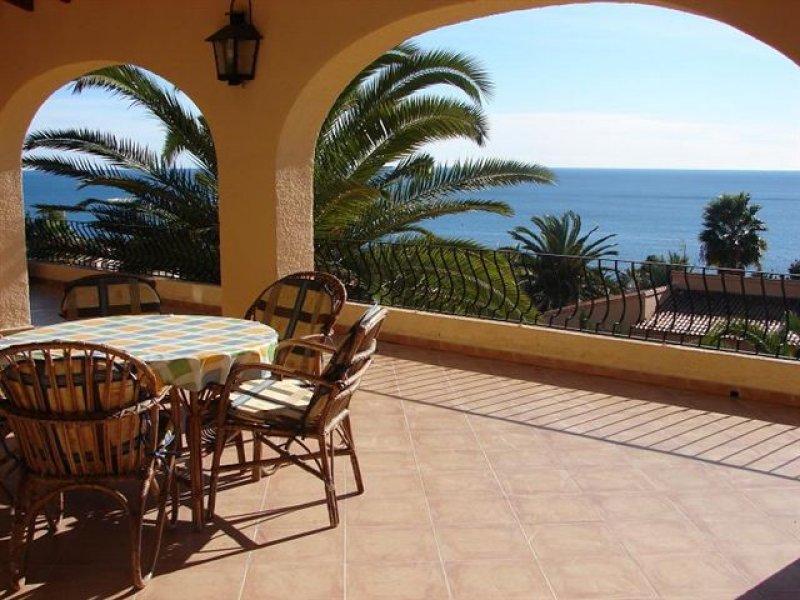 Prachtige mediterrane villa in de buurt van het strand van Bassetes Calpe