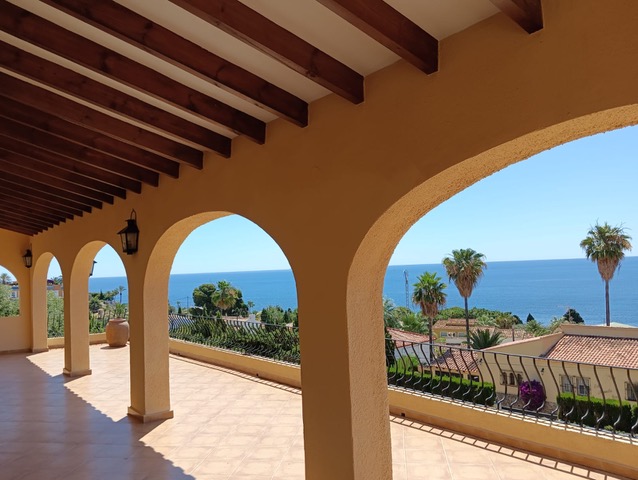 Magnificent Mediterranean Villa near Bassetes Beach Calpe（卡尔佩巴塞斯海滩附近宏伟的地中海别墅）