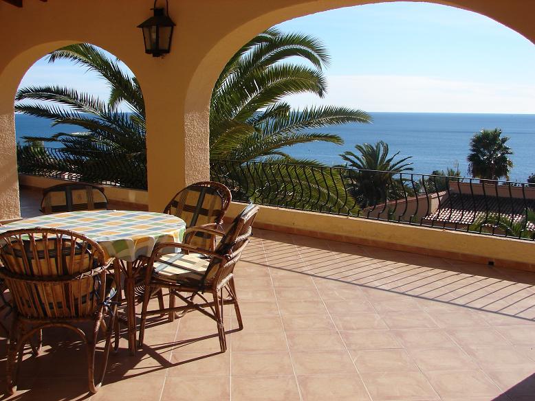 Magnificent Mediterranean Villa near Bassetes Beach Calpe（卡尔佩巴塞斯海滩附近宏伟的地中海别墅）