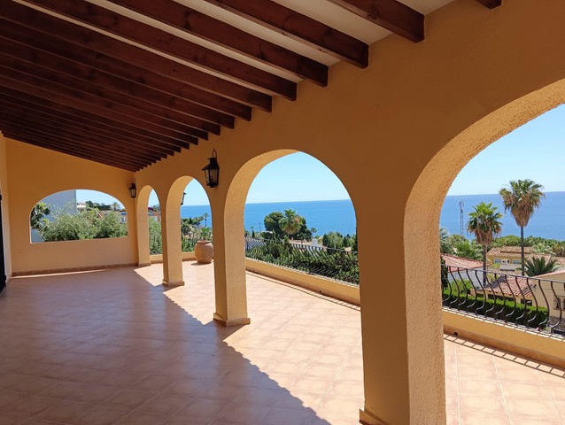 Magnificent Mediterranean Villa near Bassetes Beach Calpe（卡尔佩巴塞斯海滩附近宏伟的地中海别墅）