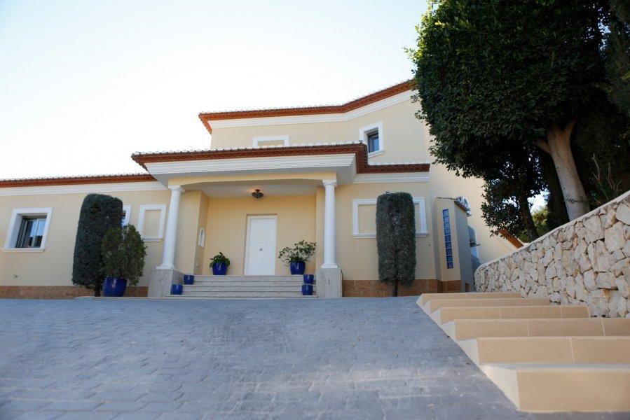 Mediterrane Villa mit großem Garten in Benissa.