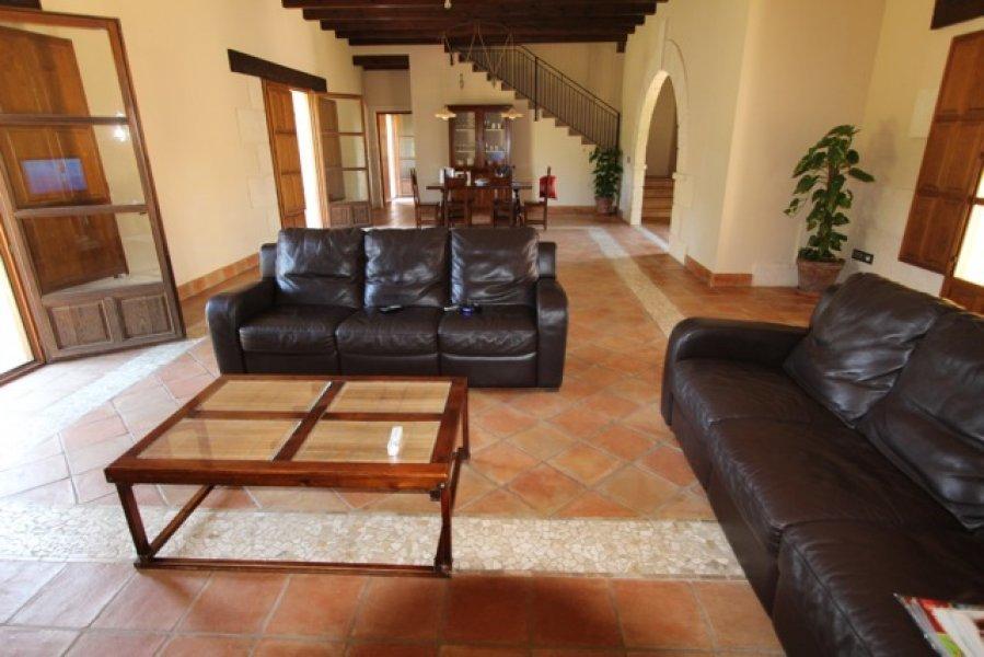 Beautiful Finca in Elche with 17.890 mts of Plot and 1.100 mts Built