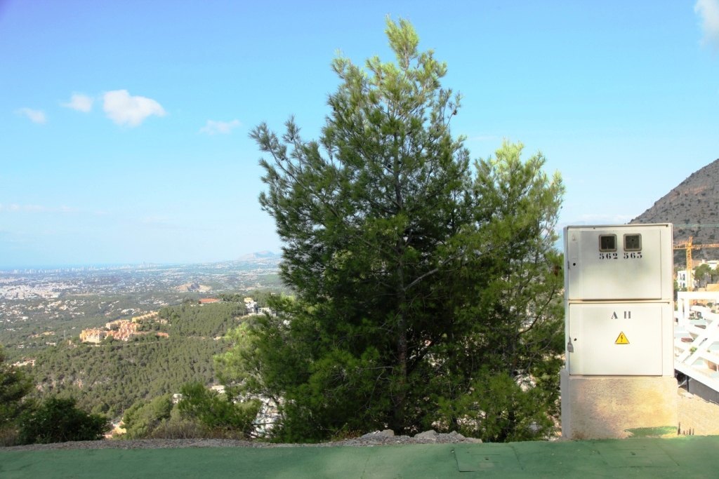 Grand terrain dans les collines d’Altea avec une vue incroyable sur la mer