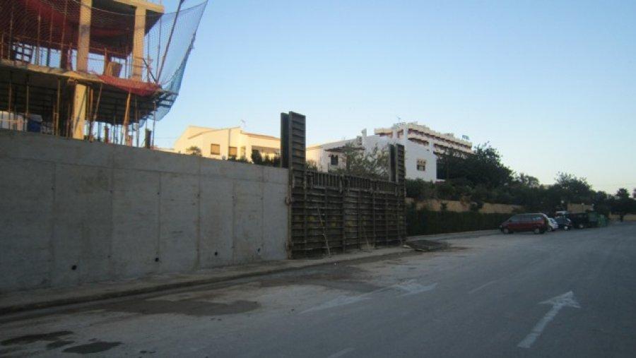 Modern villa under uppbyggnad nära Cala Calalga i Calpe.