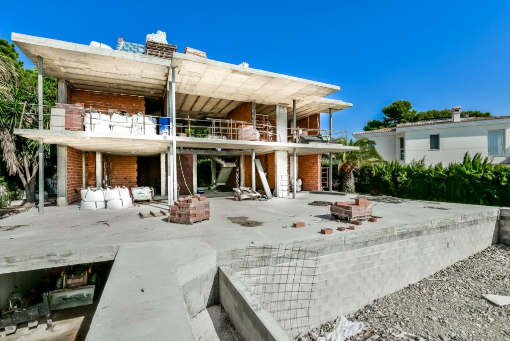 Nieuwe villa in Calpe op de tweede lijn van de zee met een prachtig uitzicht