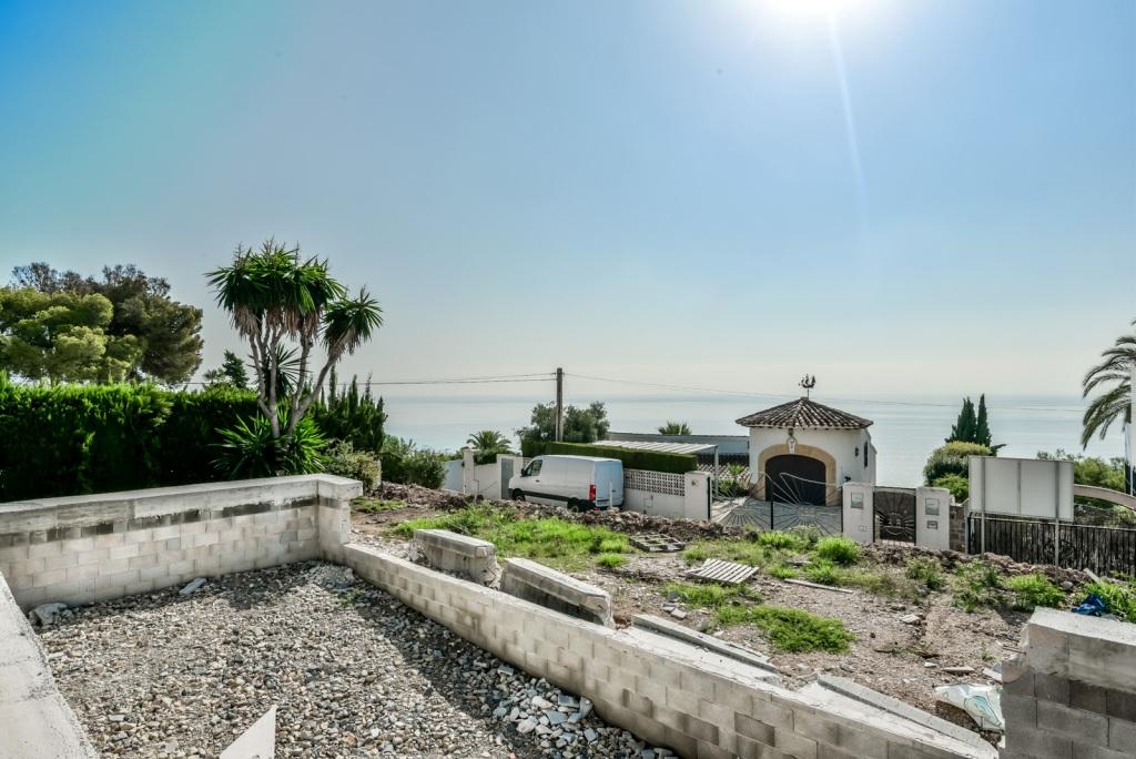 Nieuwe villa in Calpe op de tweede lijn van de zee met een prachtig uitzicht