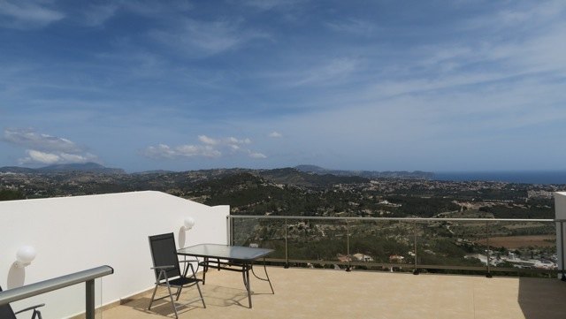 Formidabel bungalow med utsikt över havet och bergen