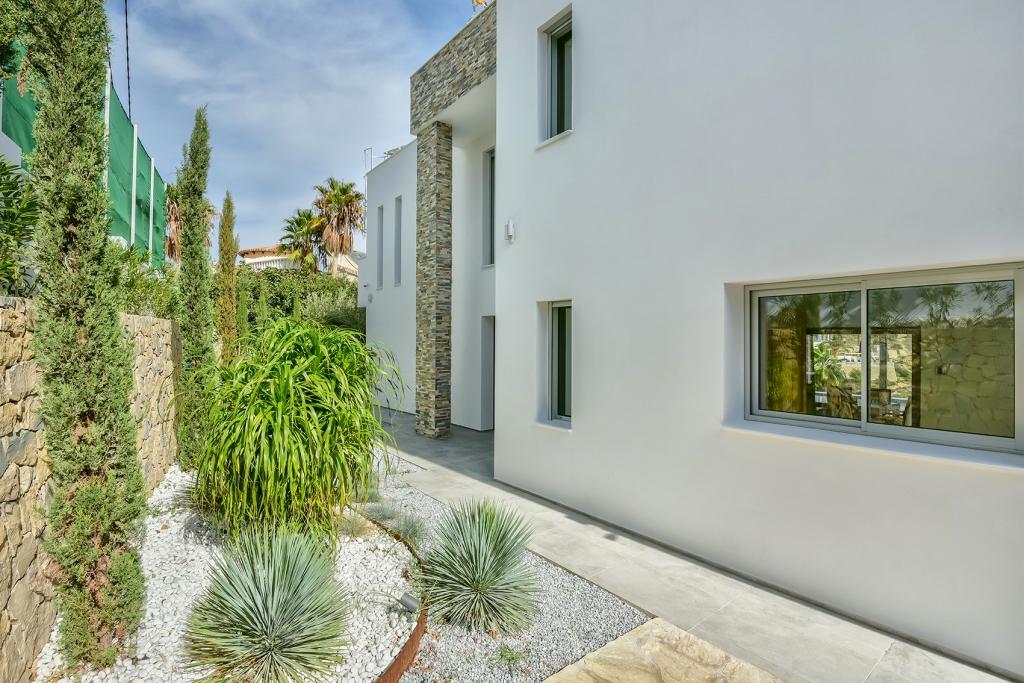 Magnifica Villa de Lujo Frente al Mar en Puerto Blanco Calpe