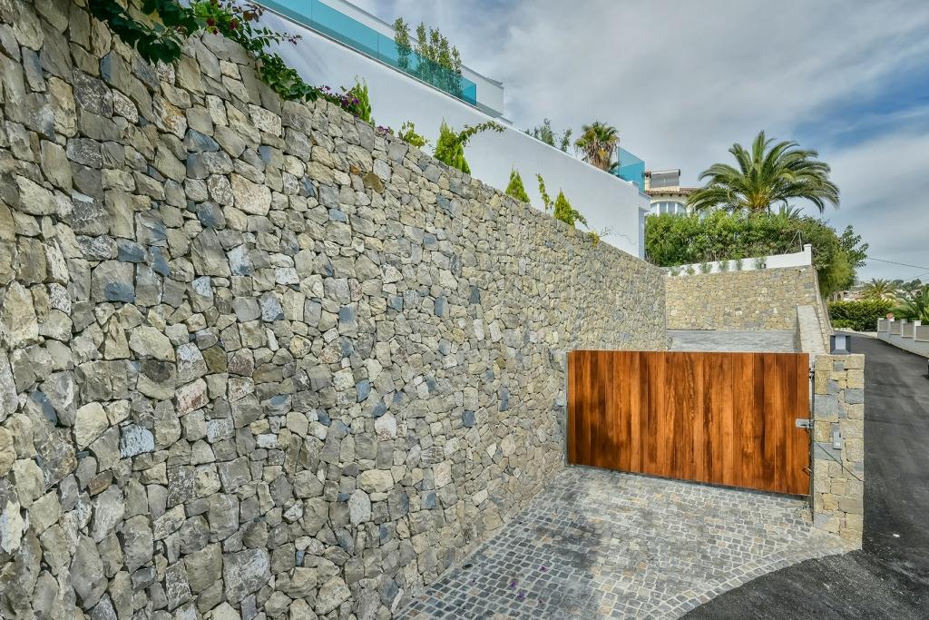 Prachtige luxe villa aan het strand in Puerto Blanco Calpe