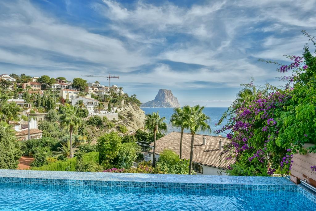 Storslået luksusvilla ved stranden i Puerto Blanco Calpe