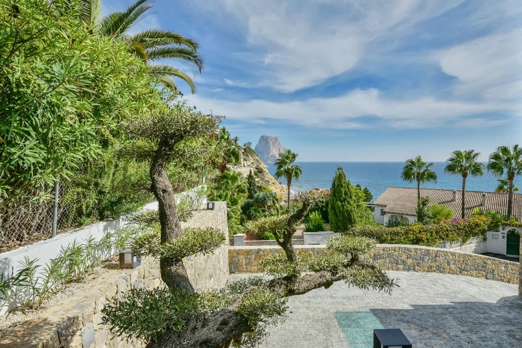 Prachtige luxe villa aan het strand in Puerto Blanco Calpe