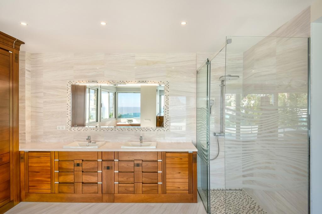 Prachtige luxe villa aan het strand in Puerto Blanco Calpe