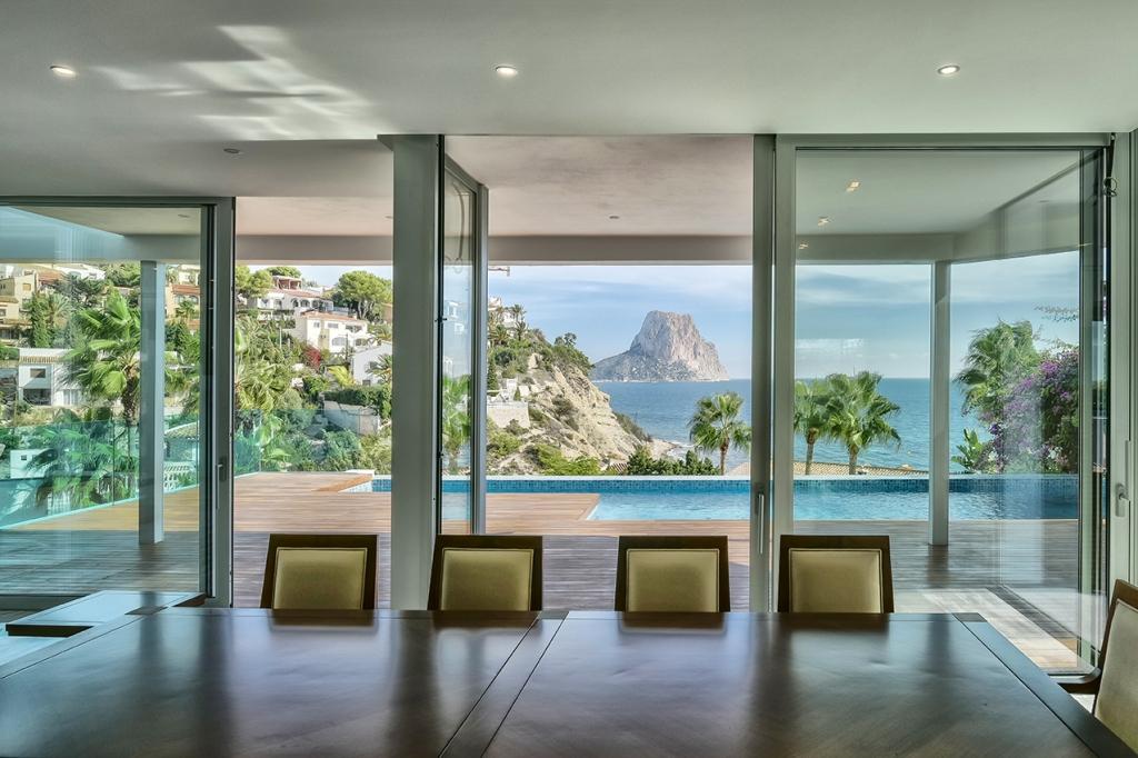 Prachtige luxe villa aan het strand in Puerto Blanco Calpe