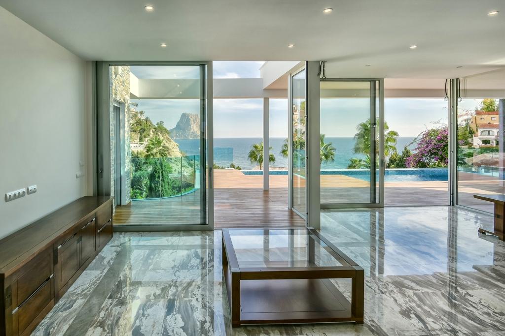 Prachtige luxe villa aan het strand in Puerto Blanco Calpe