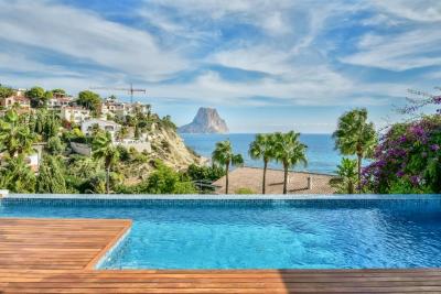 Storslået luksusvilla ved stranden i Puerto Blanco Calpe