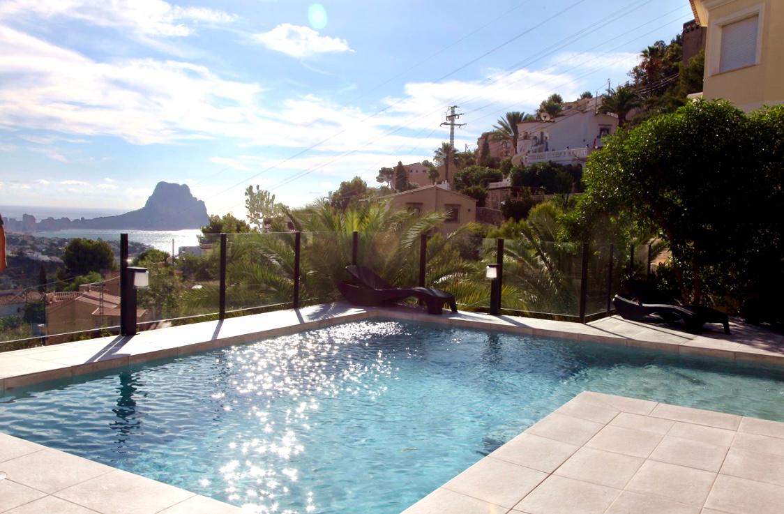 Formidable Villa Mediterranea Reformada con Vistas al Mar en Calpe