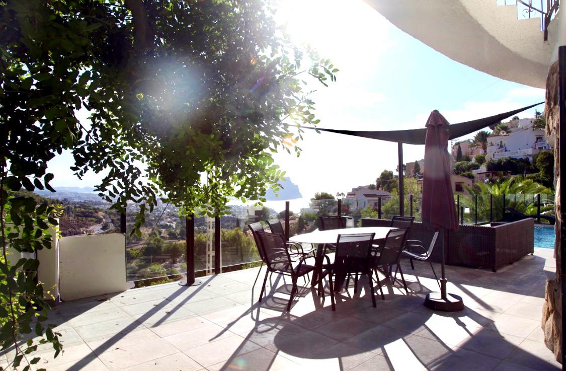 Formidable Villa Mediterranea Reformada con Vistas al Mar en Calpe