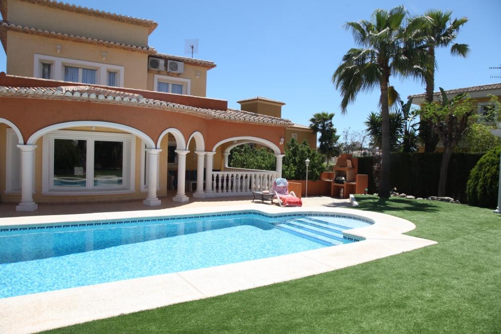 Excellent Spacious Villa in Calpe Center Very Close to the Beach