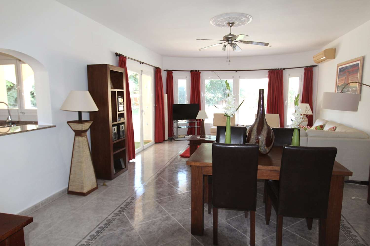 Excellent Spacious Villa in Calpe Center Very Close to the Beach