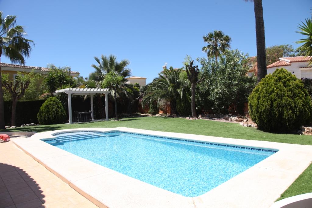 Excellent Spacious Villa in Calpe Center Very Close to the Beach