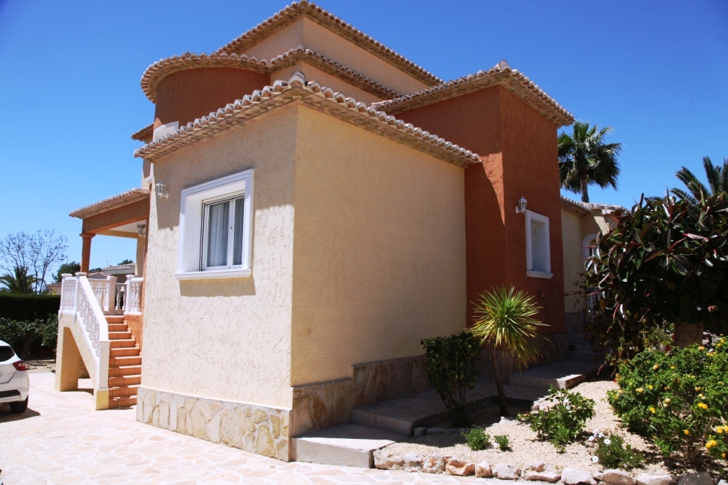 Excellent Spacious Villa in Calpe Center Very Close to the Beach