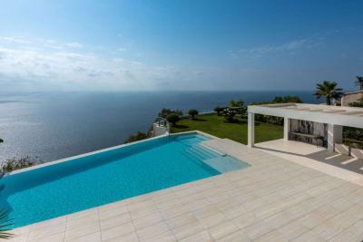 Spectacular Villa on the 1st Sea Line in Cumbres del Sol