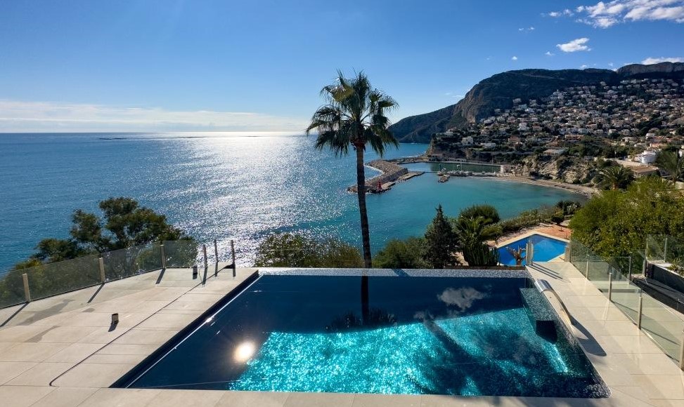 Majestuosa Villa de Lujo en Primera línea de Mar en Pto. Blanco Calpe