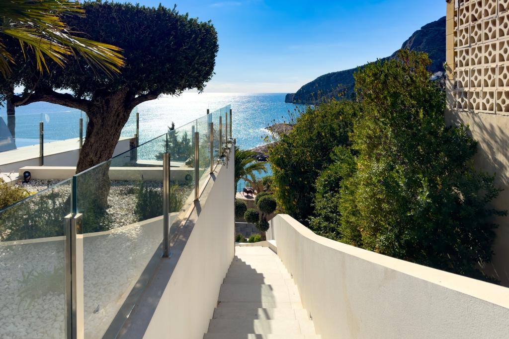 Majestuosa Villa de Lujo en Primera línea de Mar en Pto. Blanco Calpe