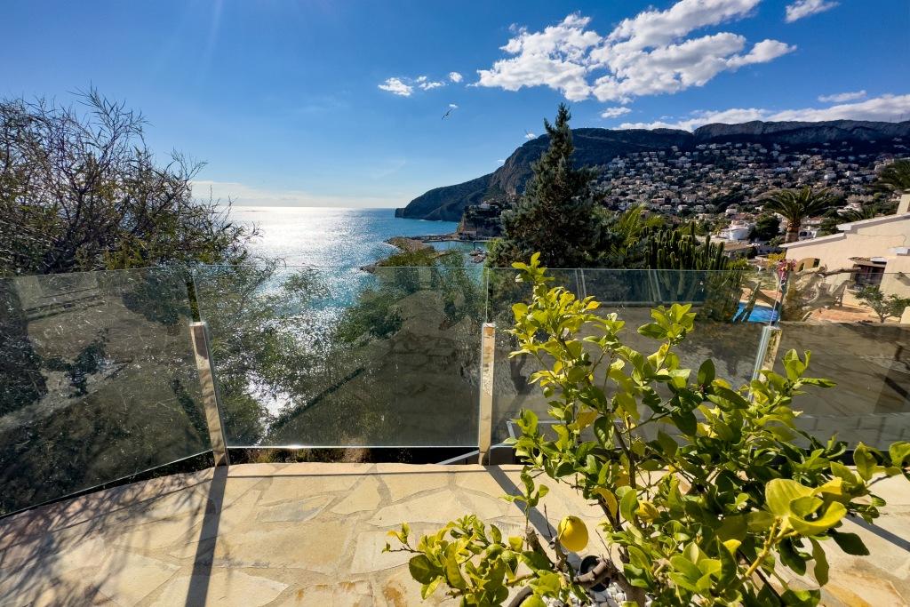 Majestätische Luxusvilla direkt am Strand in Pto. Blanco Calpe