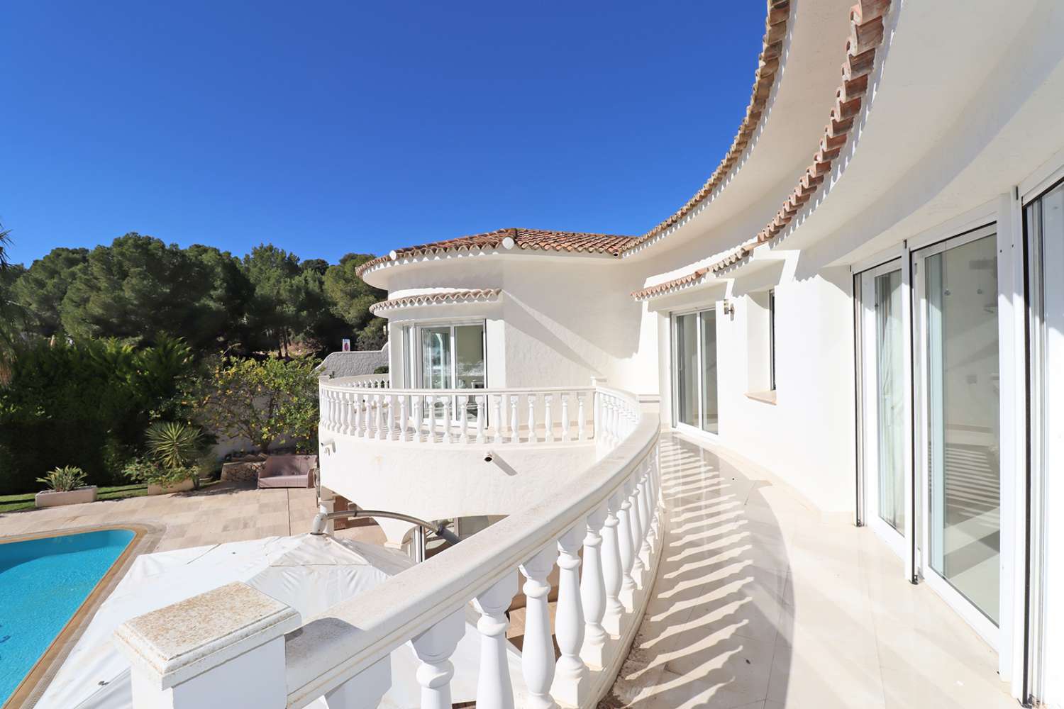 Luxe villa aan zee met toegang tot het strand in Benissa