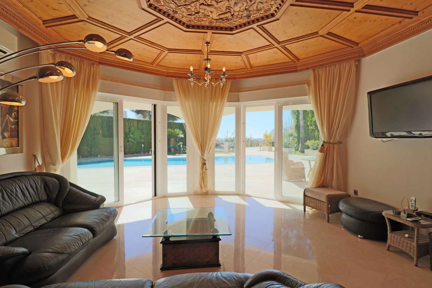 Luxury Frontline Sea Villa with Beach Access in Benissa（贝尼萨豪华前线海景别墅 - 可通往海滩）