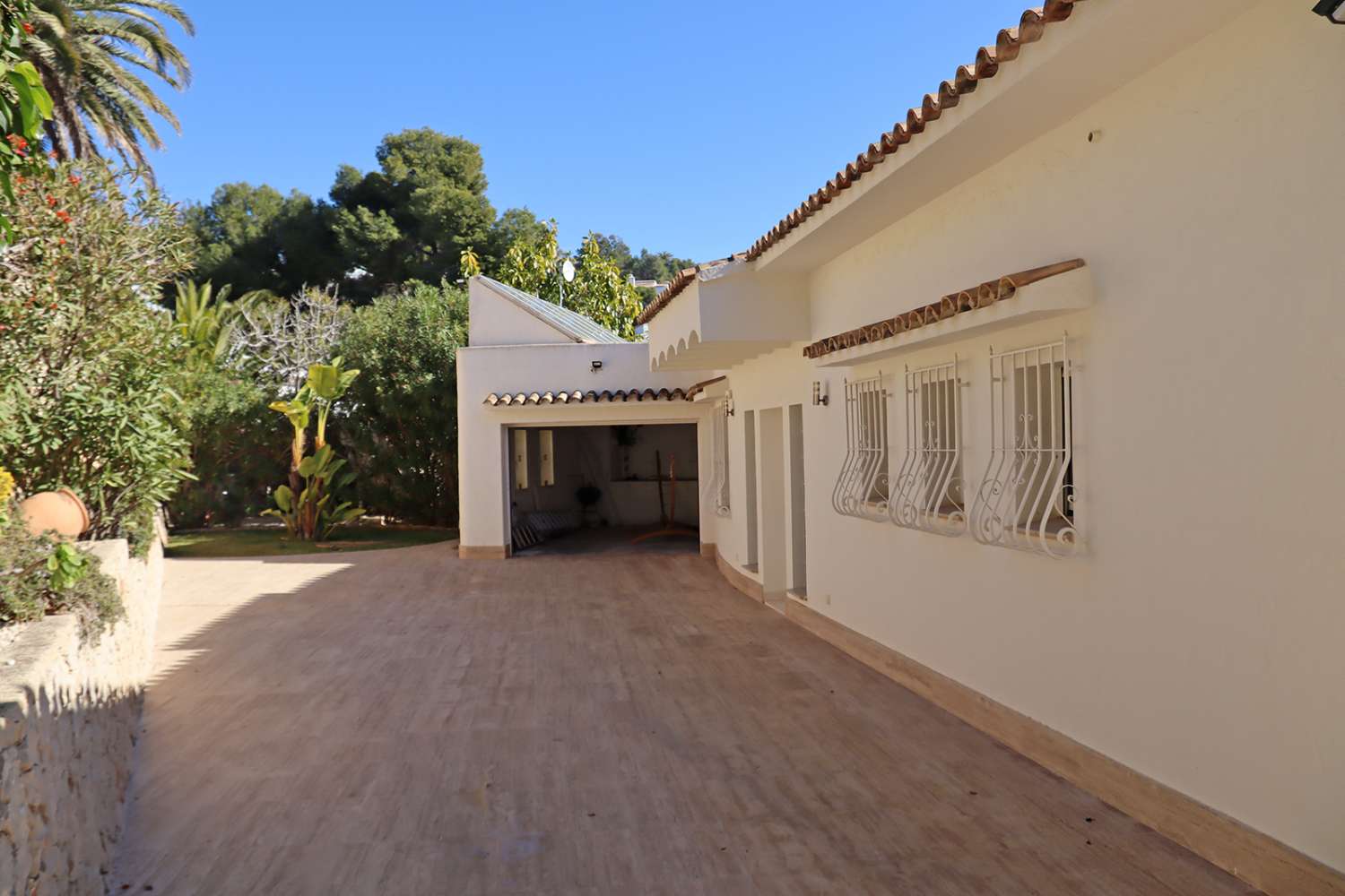 Luxuriöse Villa in erster Meereslinie mit Zugang zum Strand in Benissa