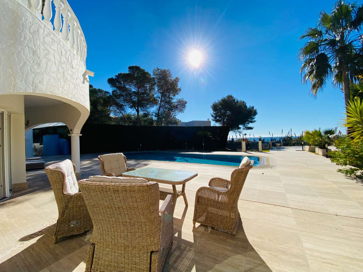 Luxe villa aan zee met toegang tot het strand in Benissa