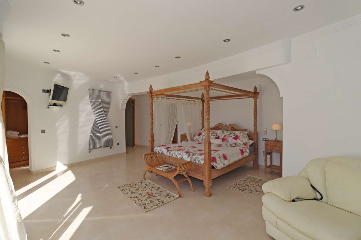 Luxury Frontline Sea Villa with Beach Access in Benissa