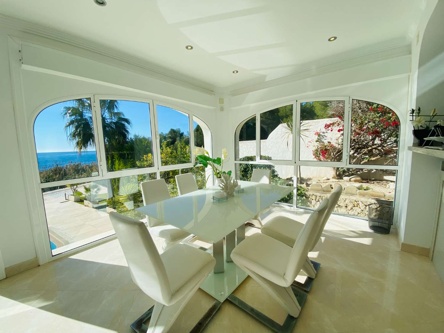 Villa de luxe en première ligne de mer avec accès à la plage à Benissa