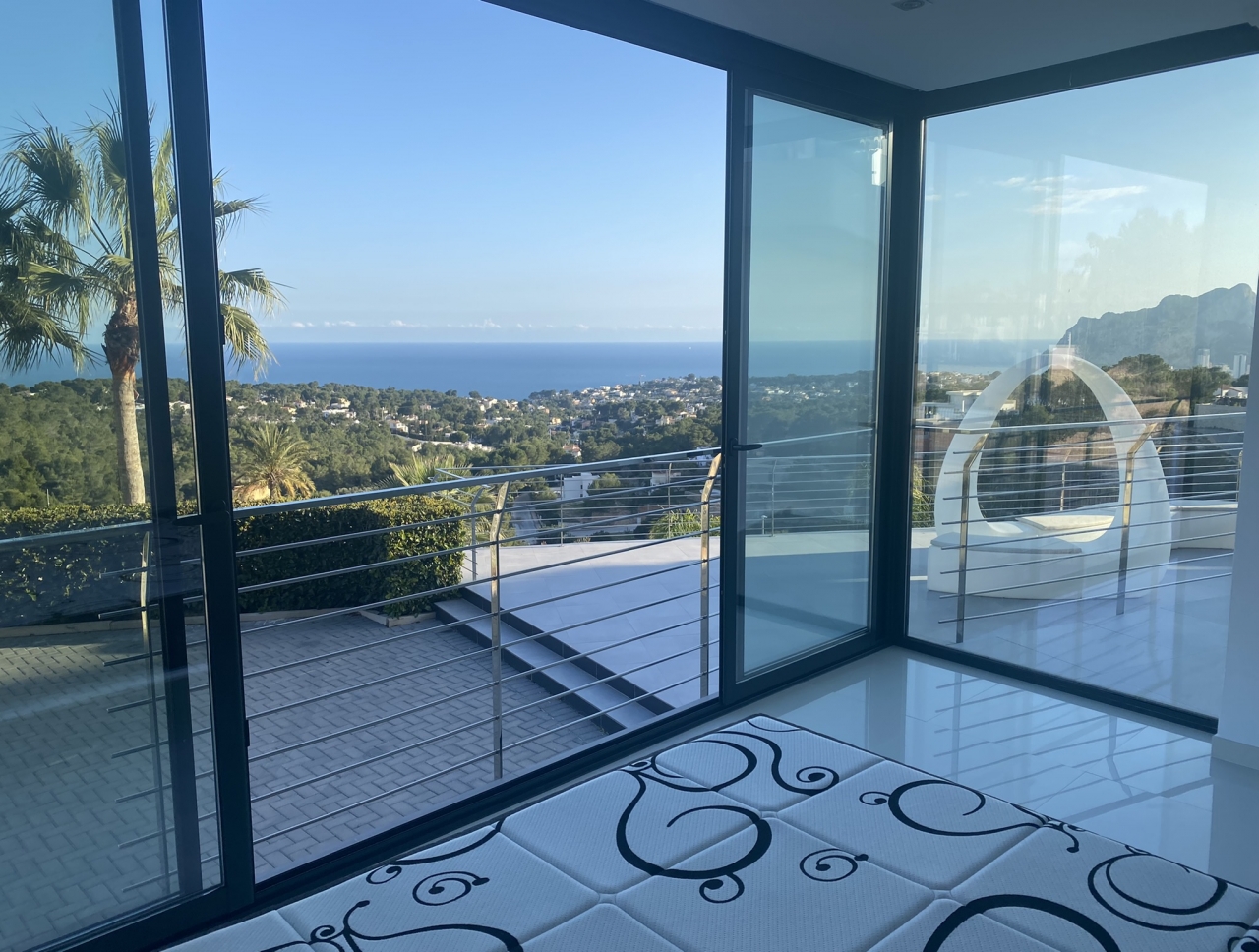 Villa de Lujo con Vistas al Mar en La Fustera Benissa