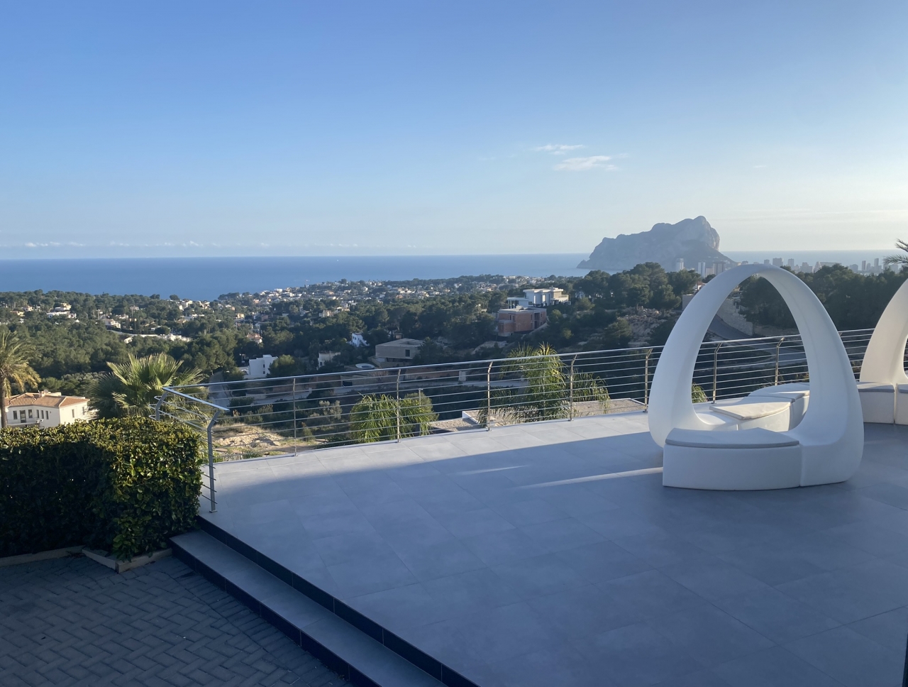 Luxe villa met uitzicht op zee in La Fustera Benissa