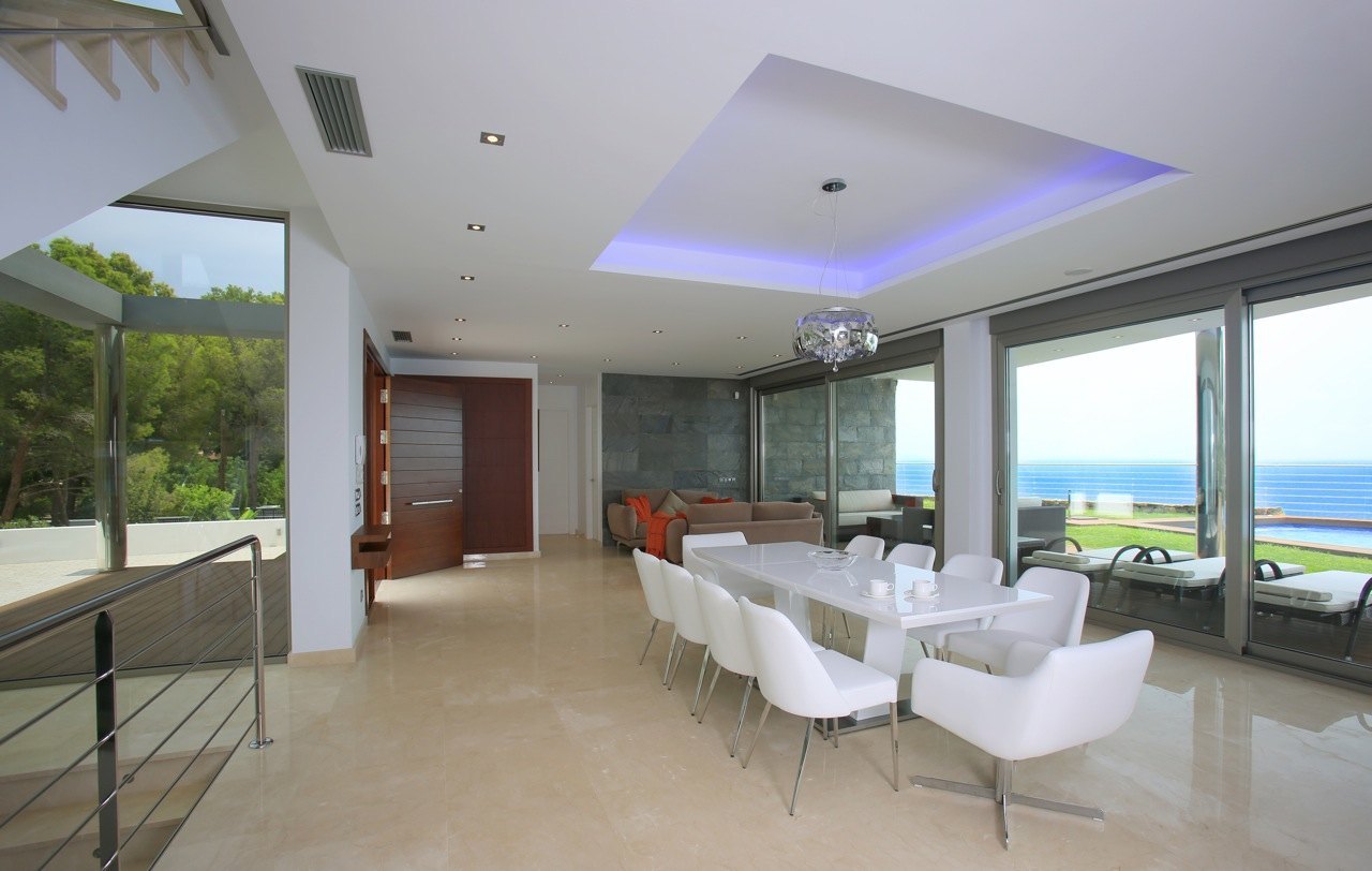 Magnificent Luxury Beachfront Villa in Mascarat， 阿尔啼