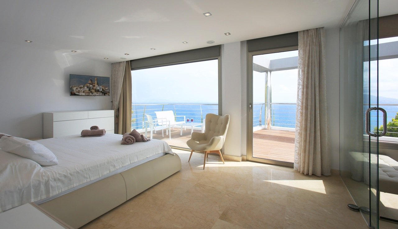 Prachtige luxe villa aan het strand in Mascarat, Altea