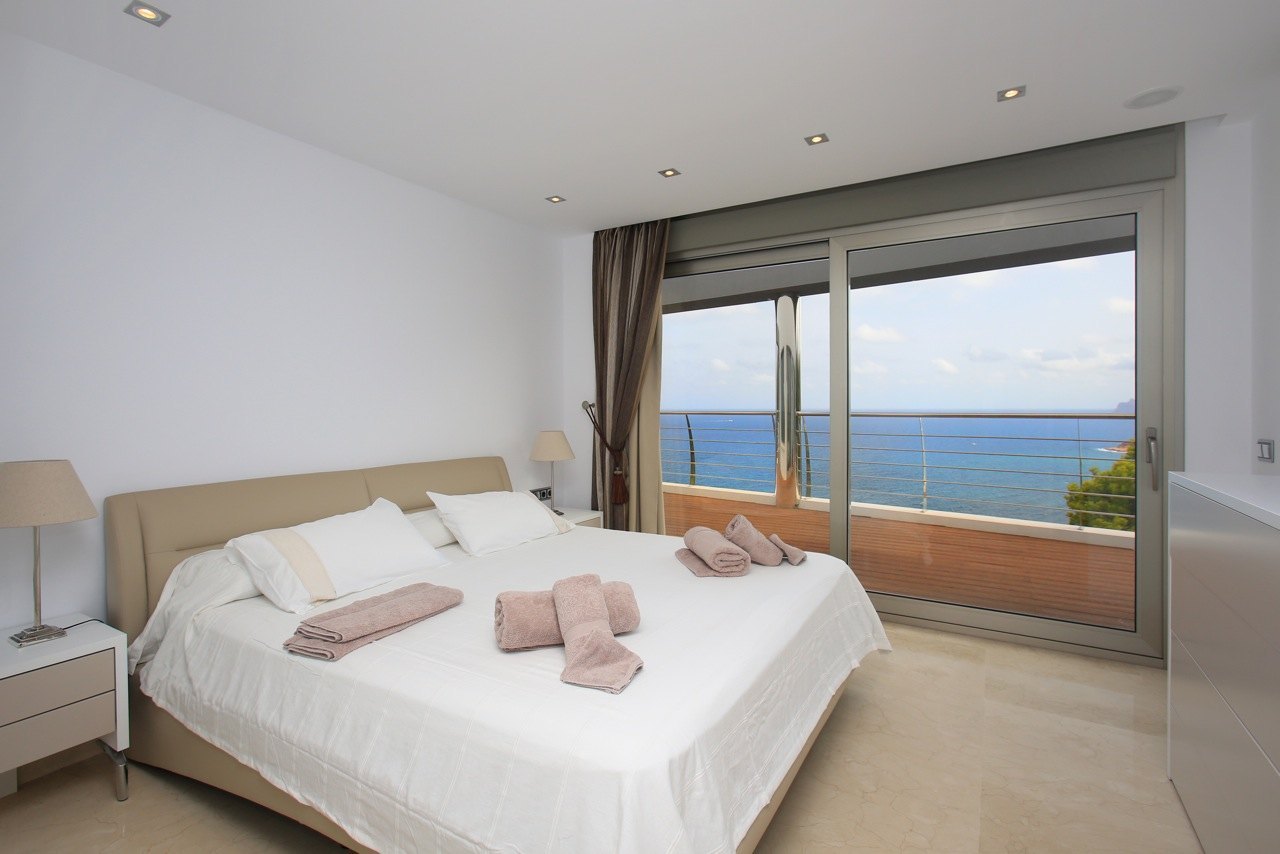 Prachtige luxe villa aan het strand in Mascarat, Altea