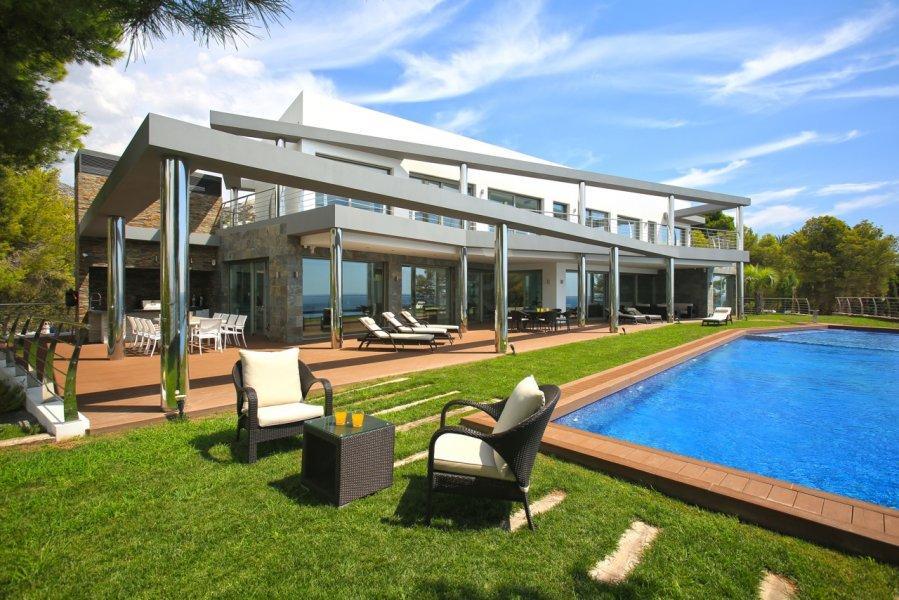 Magnificent Luxury Beachfront Villa in Mascarat， 阿尔啼