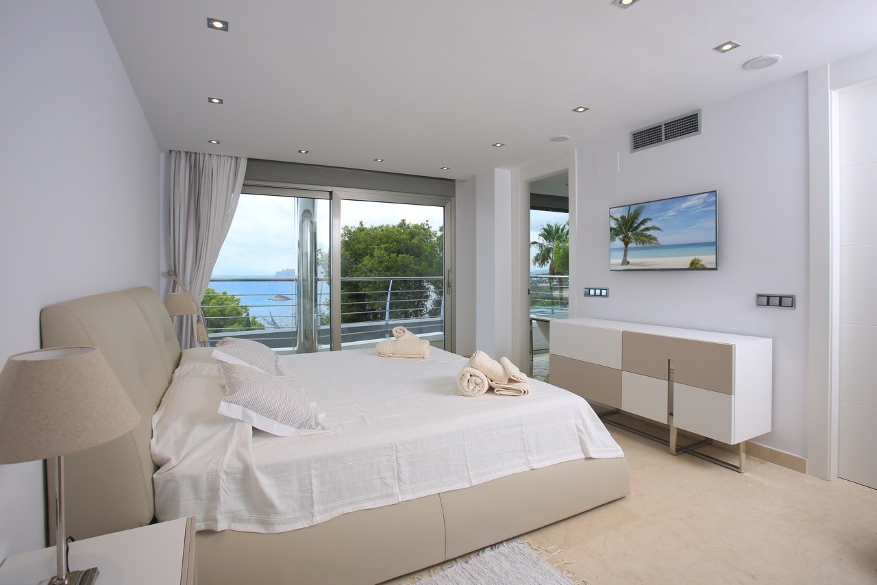 Prachtige luxe villa aan het strand in Mascarat, Altea