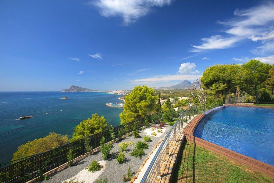 Prachtige luxe villa aan het strand in Mascarat, Altea