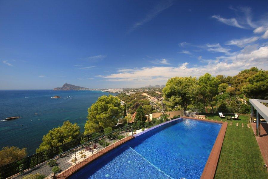 Prachtige luxe villa aan het strand in Mascarat, Altea