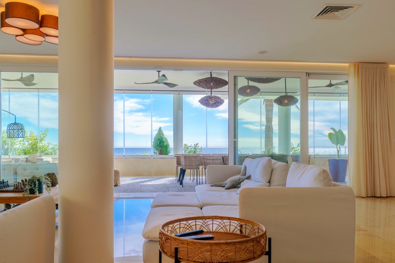 Prachtig luxe appartement op de 1e lijn van de zee in Altea