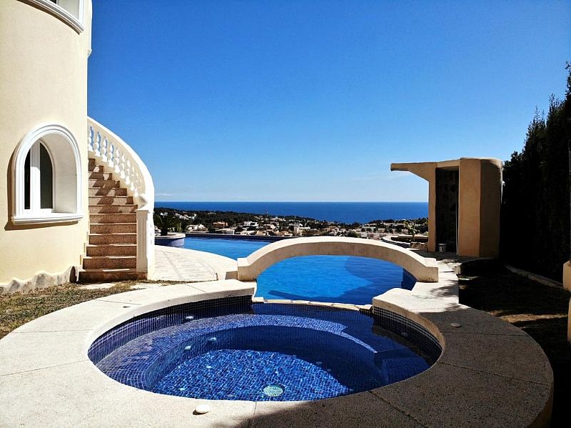 Magnifique villa de style méditerranéen à Calpe avec vue directe sur la mer