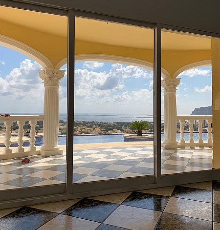 Magnifique villa de style méditerranéen à Calpe avec vue directe sur la mer