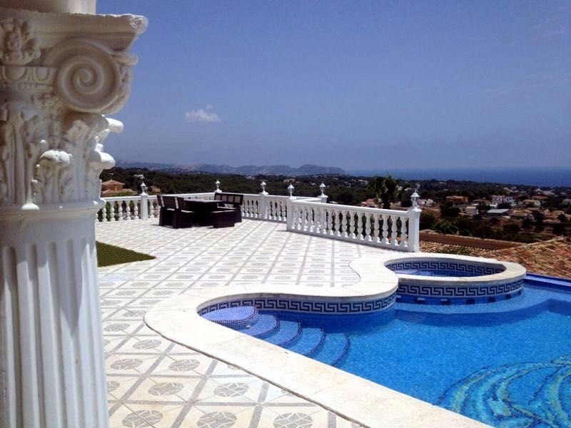 Wunderschöne Villa im mediterranen Stil in Calpe mit direktem Meerblick