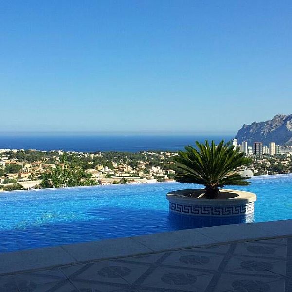 Magnifique villa de style méditerranéen à Calpe avec vue directe sur la mer