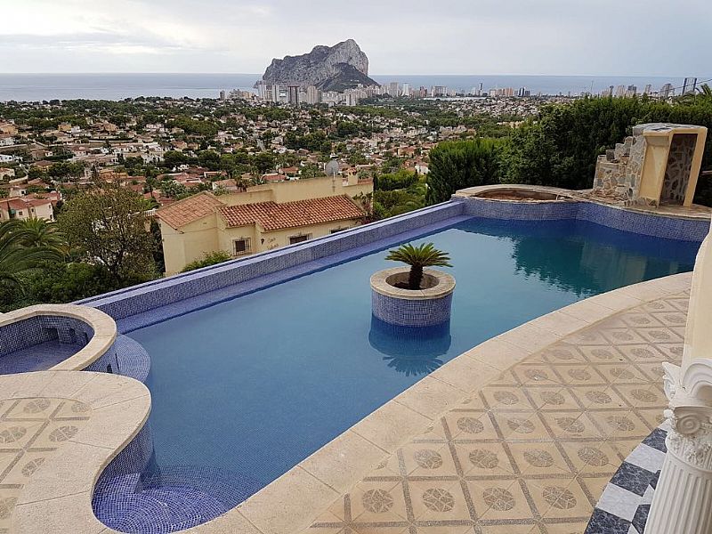 Prachtige villa in mediterrane stijl in Calpe met direct uitzicht op zee